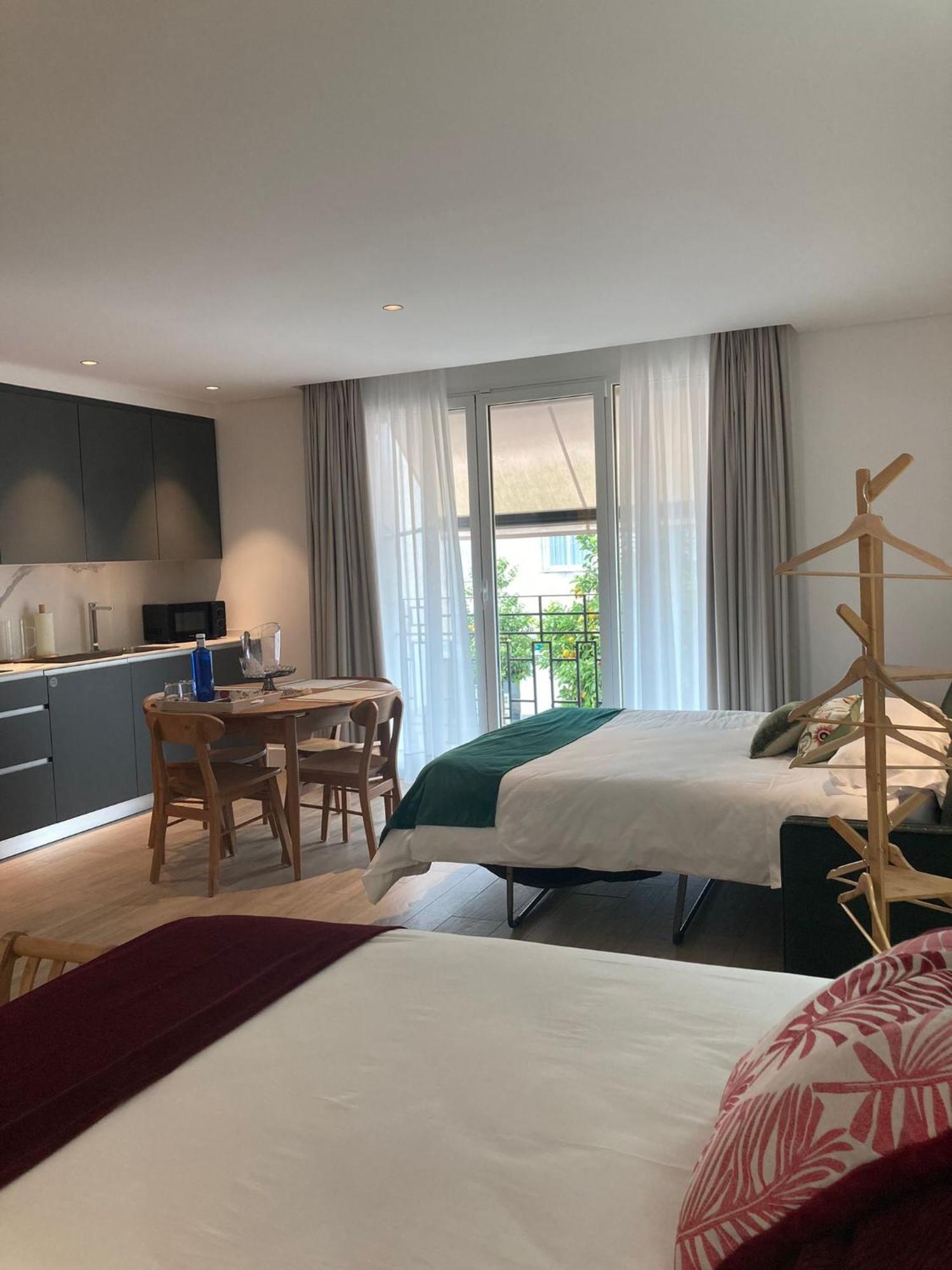 Apartamentos Turisticos La Plaza Chipiona Luaran gambar