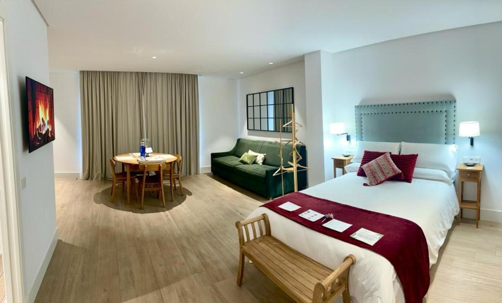 Apartamentos Turisticos La Plaza Chipiona Luaran gambar