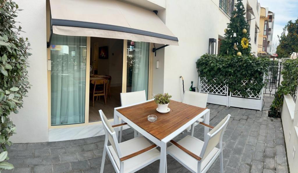 Apartamentos Turisticos La Plaza Chipiona Luaran gambar