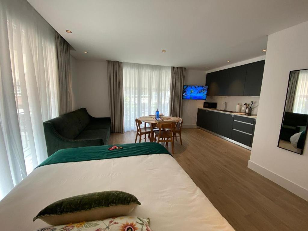 Apartamentos Turisticos La Plaza Chipiona Luaran gambar