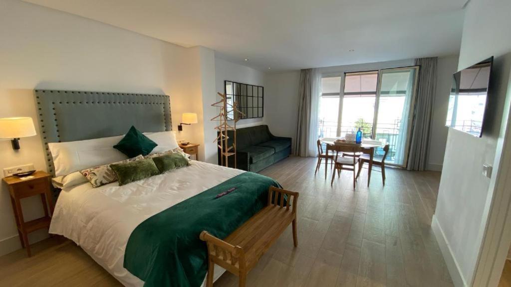 Apartamentos Turisticos La Plaza Chipiona Luaran gambar