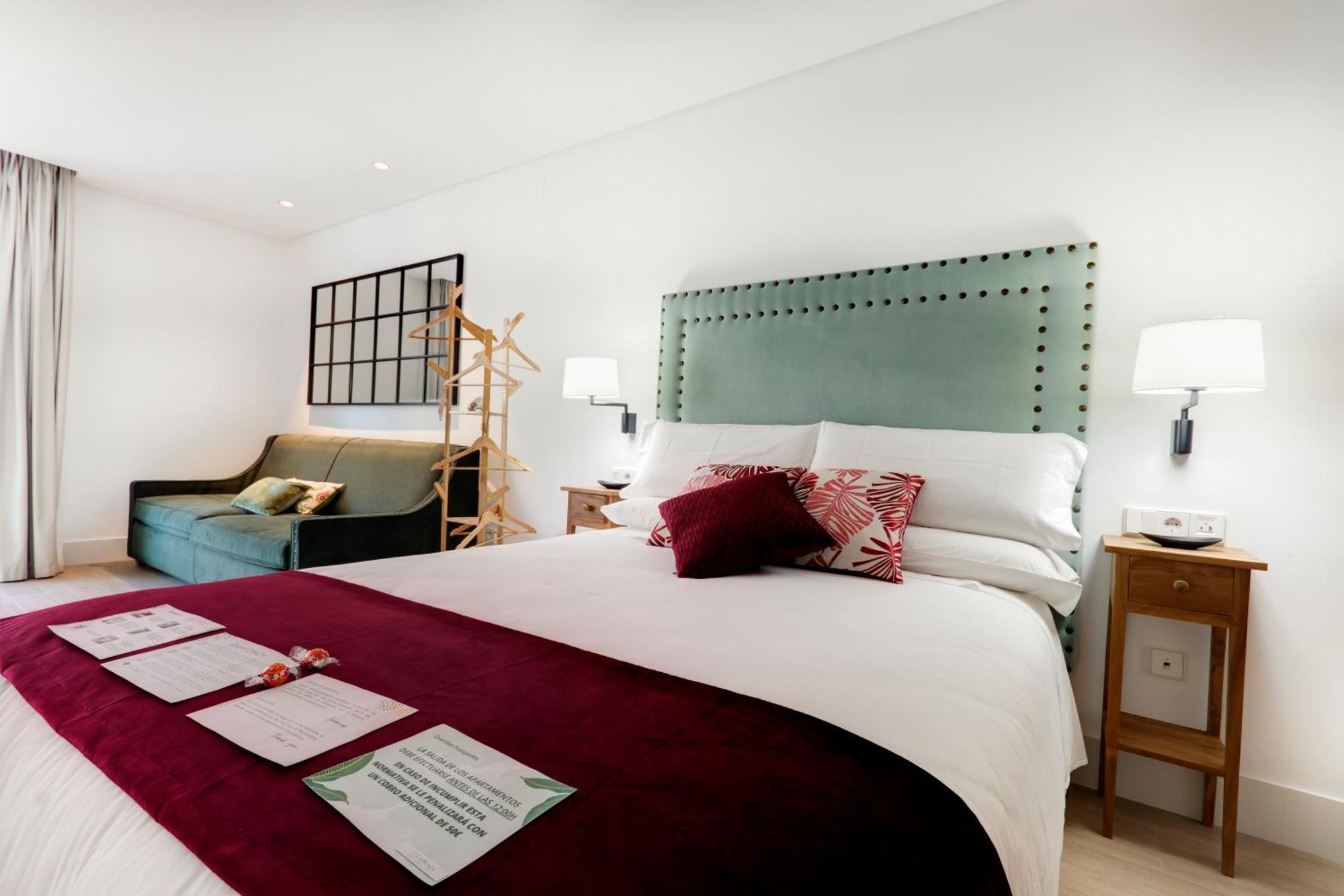 Apartamentos Turisticos La Plaza Chipiona Luaran gambar